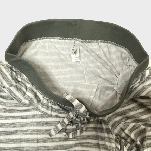 French Stripe Lounge Pants - Picture 3 of 13